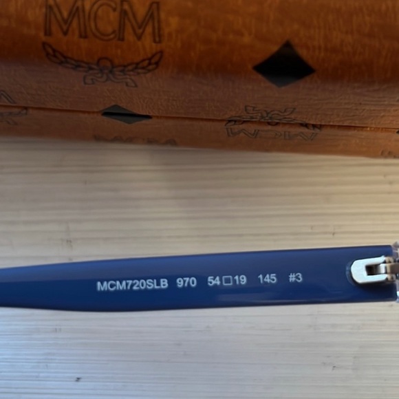 MCM 54mm oversized square sunglasses - Picture 3 of 3